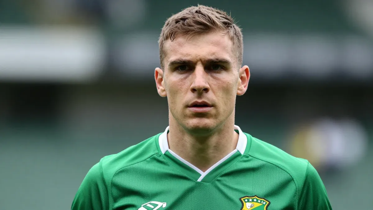 Hibernian defender Warren O'Hora is the subject of a six-figure bid from Leicester City, with a deadline for the deal set...