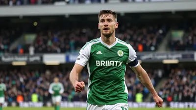 Hibernian's three-game away winning streak faces a stern test against a Dundee side on a four-match home run, with...