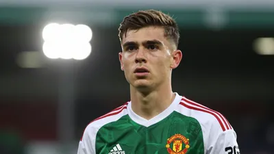 Hibernian is in talks with Manchester United's Jacob Devaney over a loan move