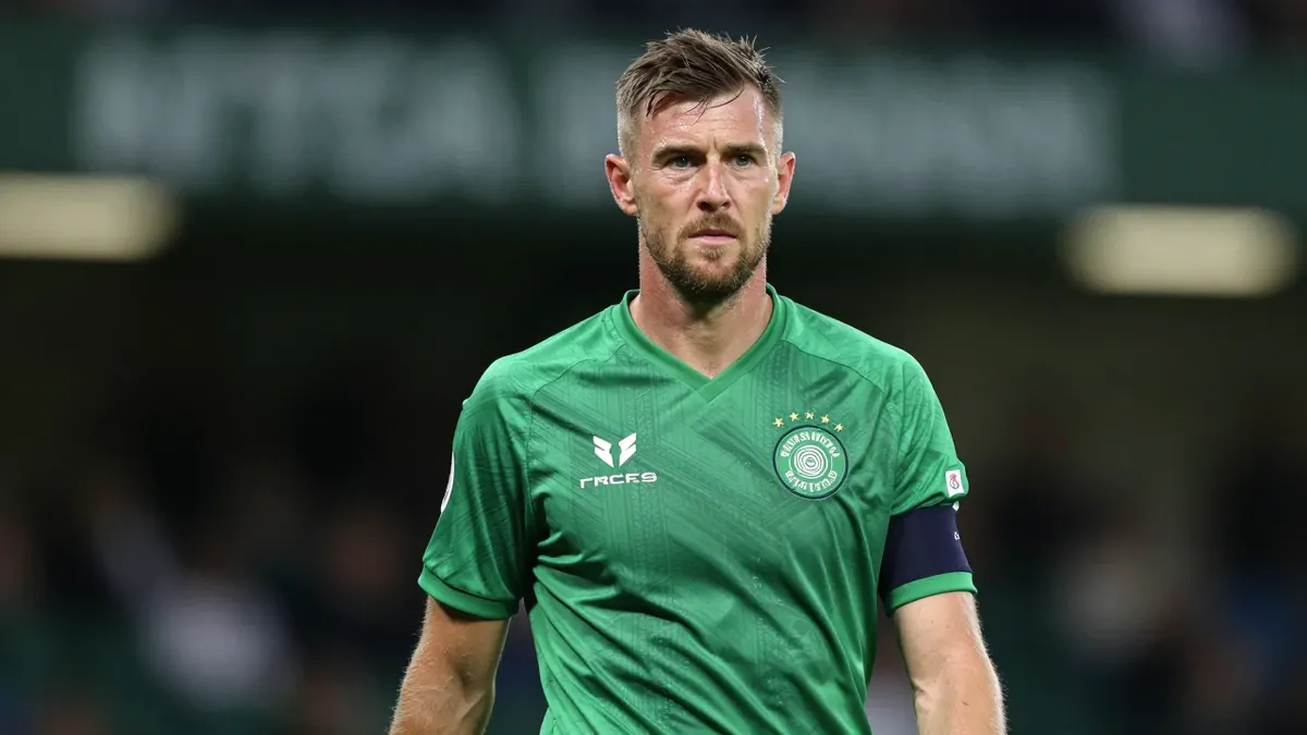 Hibernian defender Jack Iredale was sent off for a second yellow card after a misplaced back pass and lunging challenge...