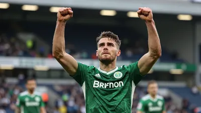 Hibernian moved up to fifth in the Premiership after a 2-1 victory over Dundee at Dens Park, bouncing back from a midweek...