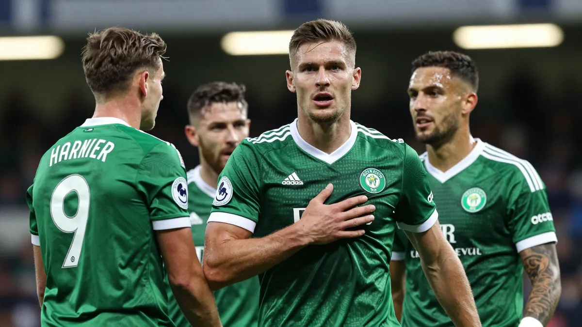 Hibs fans react to Conference League play-off progress
