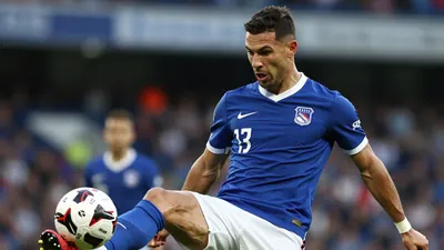 Hibernian's McInnes to shake up Rangers lineup for crucial win
